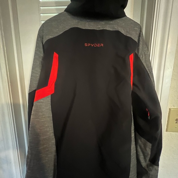 Spyder ski and snowboarding coat. - Picture 2 of 6